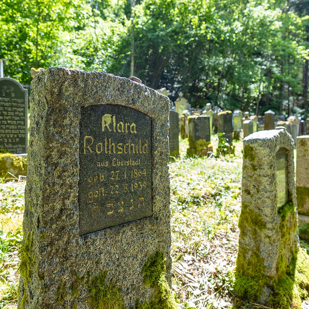 Grabsteine auf dem Jüdischen Friedhof Sennfeld