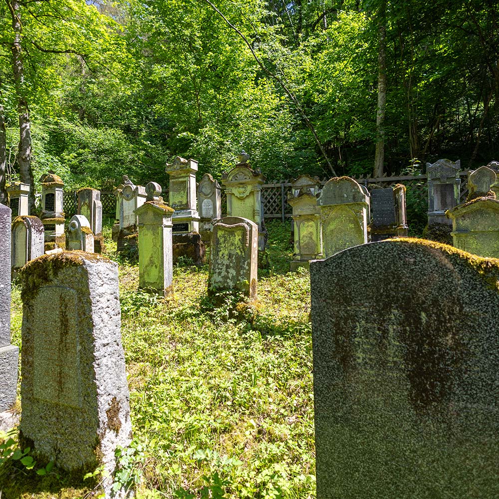 Grabsteine auf dem Jüdischen Friedhof Sennfeld