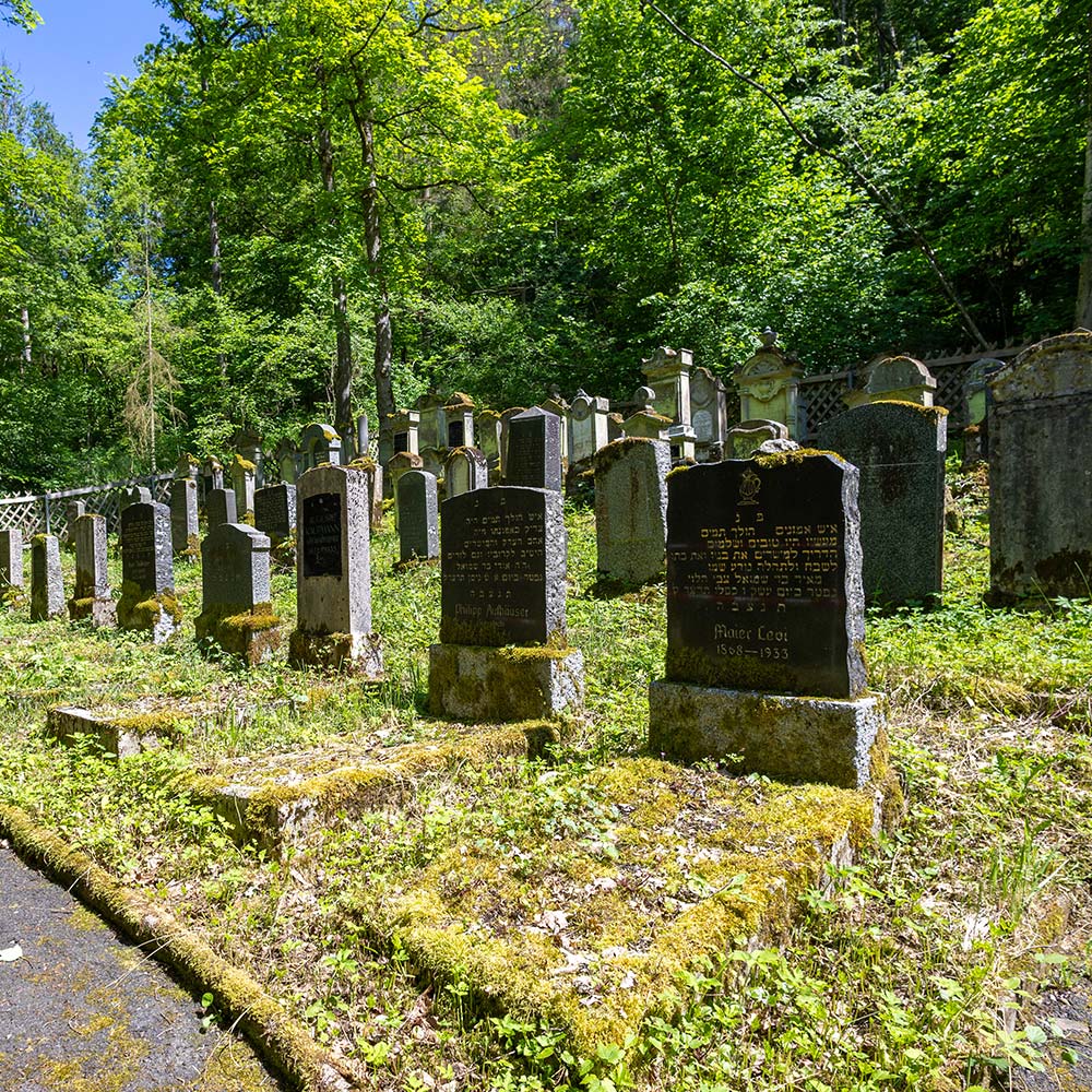 Grabsteine auf dem Jüdischen Friedhof Sennfeld