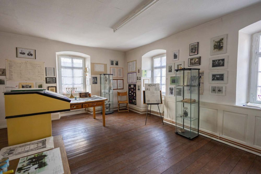 Austellung im Gedenkraum