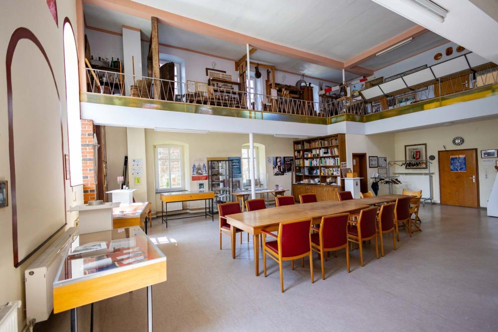 Betsaal mit offener Galerei