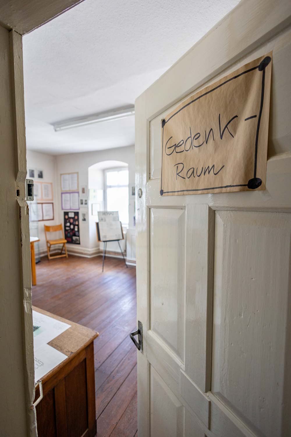 Tür zum Gedenkraum
